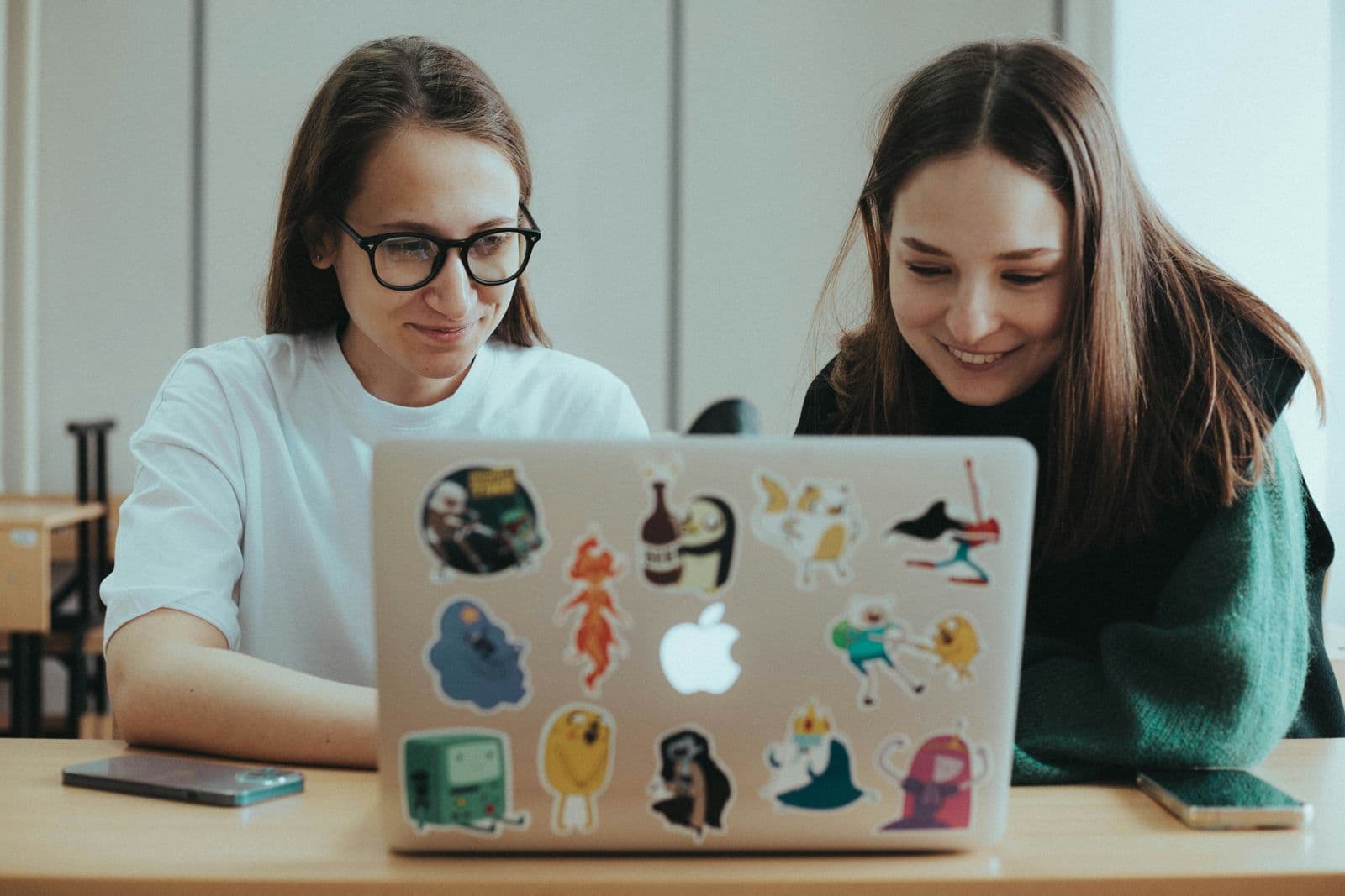 Échange et collaboration entre deux étudiantes